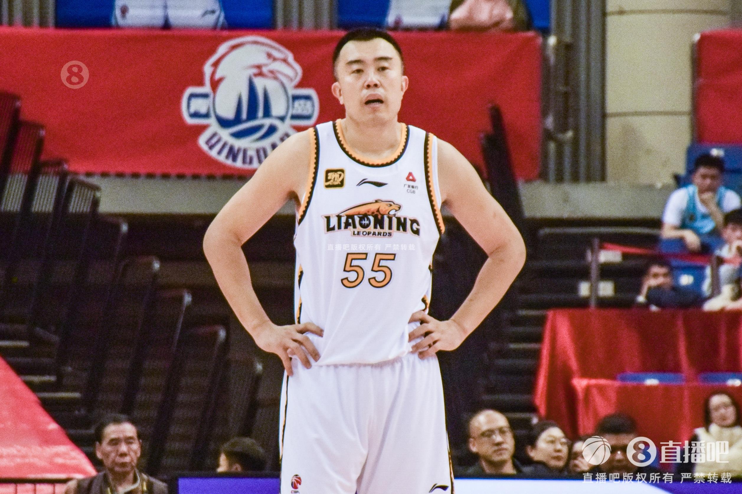 老将尽力了!韩德君7中4拿到14分12篮板3助攻 老将尽力了!韩德君7中4拿到14分12篮板3助攻